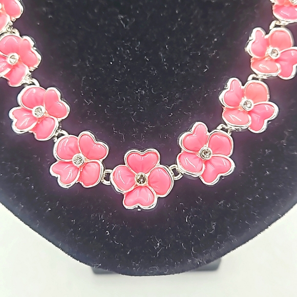 Talbots Flower Necklace - Picture 2 of 5